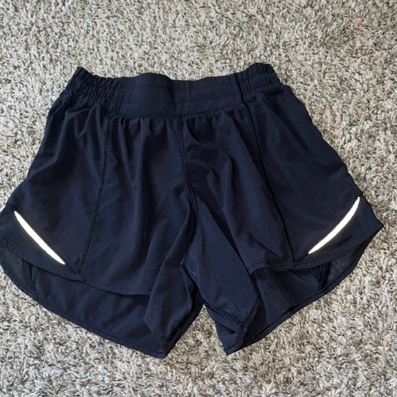 black hotty hot lululemon shorts - Picture 1 of 5